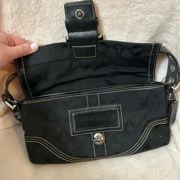 Elegant Coach Black Shoulder Bag with Silver Buckle - Picture 4 of 7